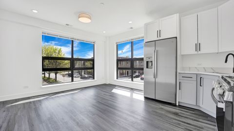 Building Photo - 4350 W Lawrence Ave