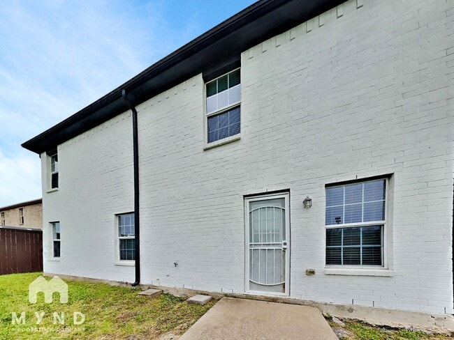 Building Photo - 304 Stanford St
