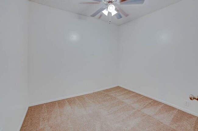 Building Photo - 2 Bedroom 2 Bath Home Near TU!