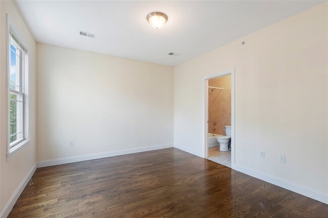 Building Photo - 28 Storms Ave