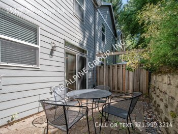 Building Photo - Beautiful Townhome in Quiet Neighborhood!