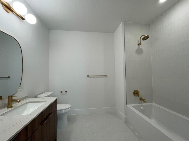 Building Photo - 1701 Simond Ave