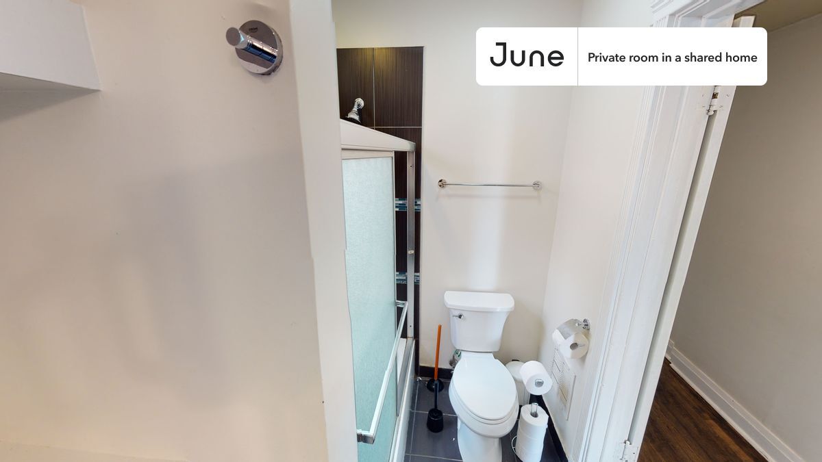 Building Photo - Room in Shared 3 bed/1.5 bath home