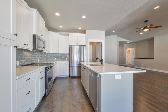 Building Photo - Beautiful 3 Bedroom, 2.5 Bath Ranch in Berthoud!