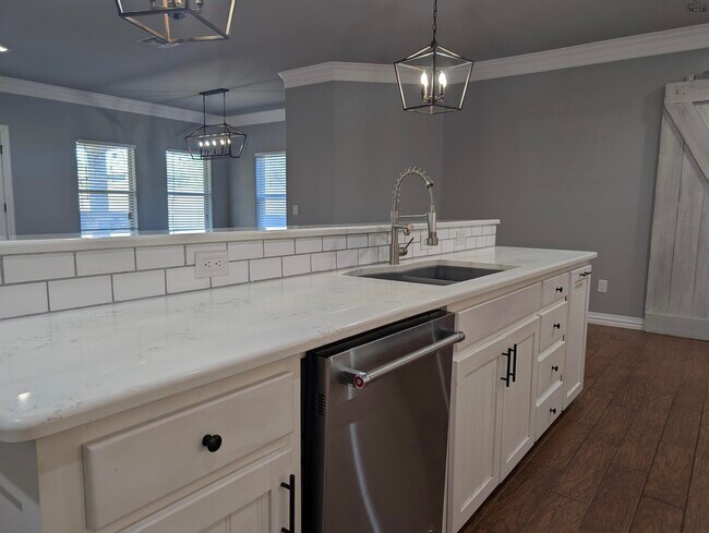 Building Photo - 2916 S Shepherds Glen