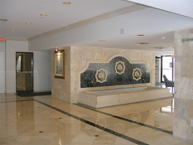 Building Photo - 2625 Collins Ave