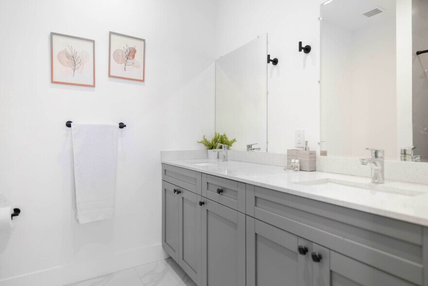 Building Photo - 1175 NW 26th St