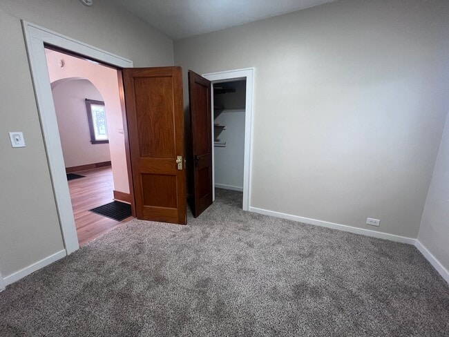 Building Photo - Three Bedroom Single Family Home on SW Side!