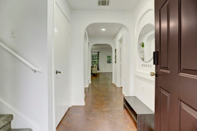 Building Photo - 7107 Thannas Way