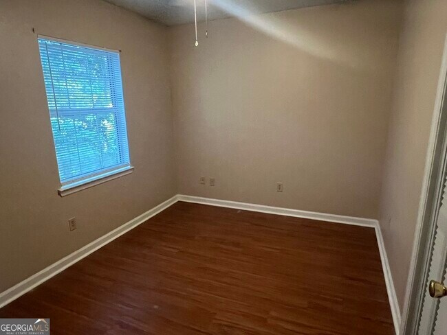 Building Photo - 105 Driftwood Ct