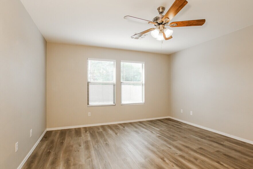 Building Photo - 10609 W Via Del Sol