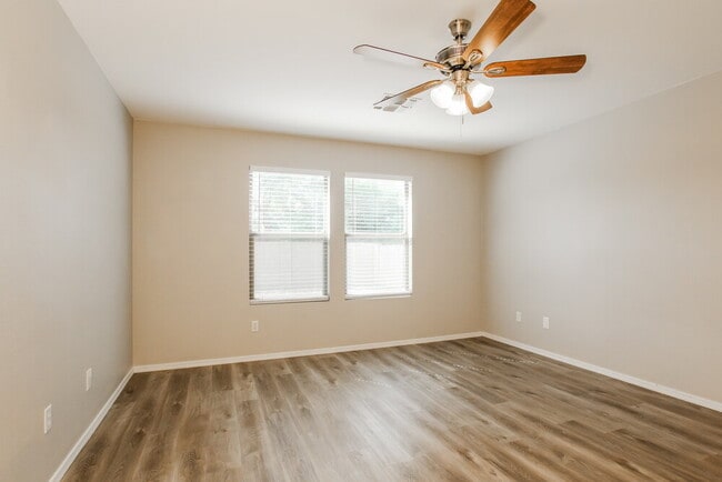 Building Photo - 10609 W Via Del Sol