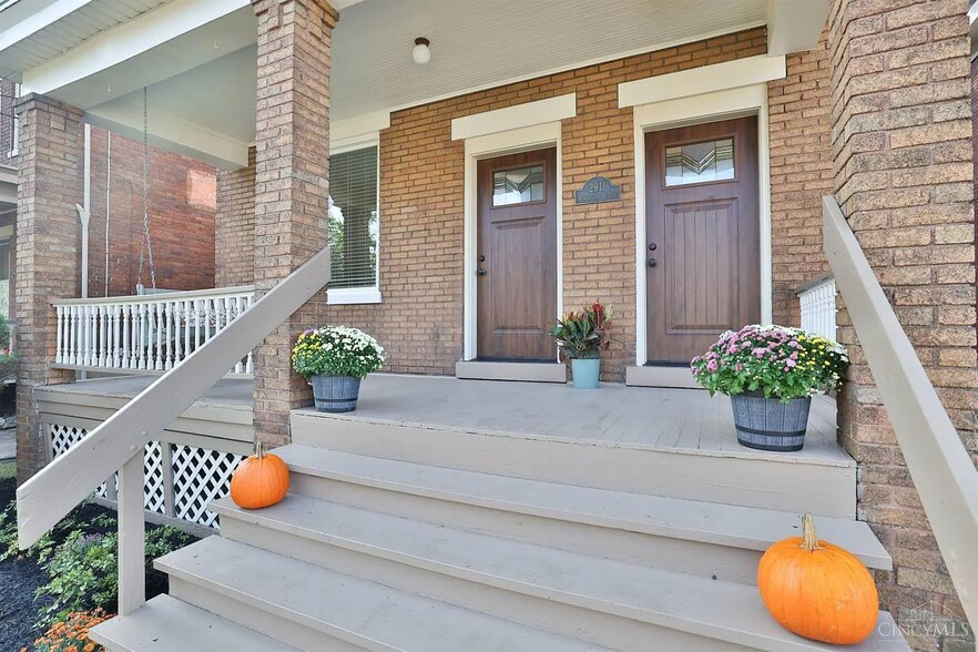 Building Photo - 2911 Robertson Ave