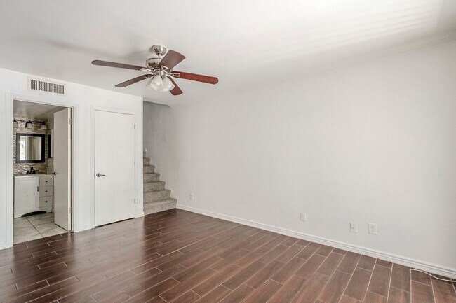 Building Photo - 3 bedroom townhome for rent