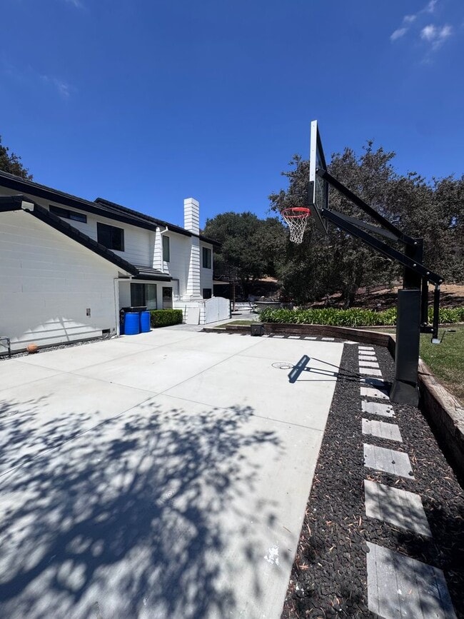 Building Photo - 2080 Hopewell Ct
