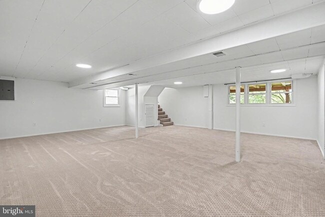 Building Photo - 604 Yeonas Dr SW