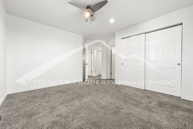 Building Photo - Upper Level Half Duplex with Central A/C and In-Unit Laundry