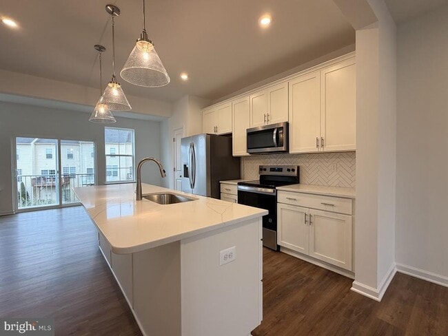 Building Photo - 453 Husky Trl