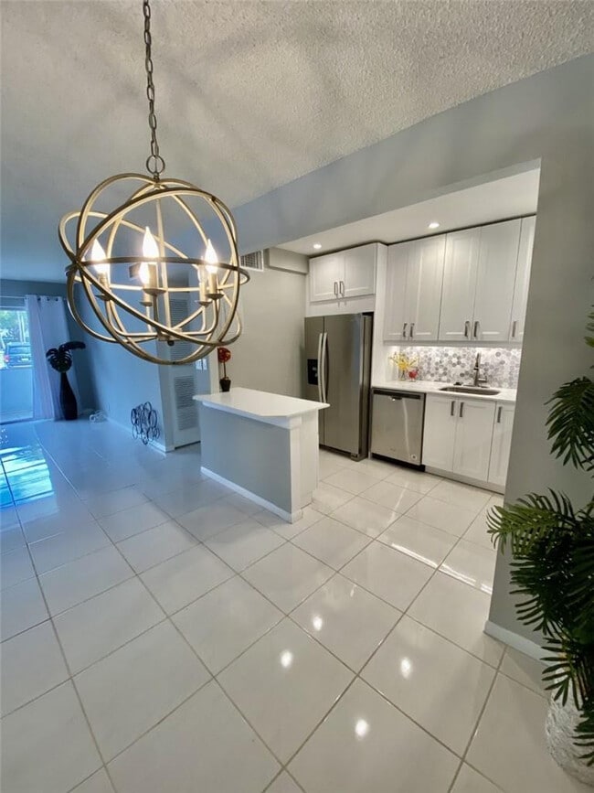 Primary Photo - 21 Jacaranda Dr