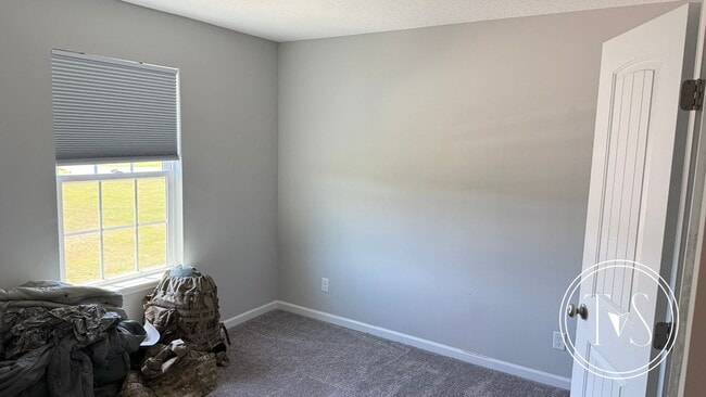 Building Photo - SPRING MOVE-IN SPECIAL and RATE DROP ALERT...