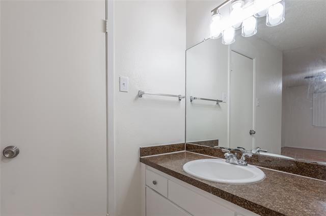 Building Photo - 714 Sceptre Cir