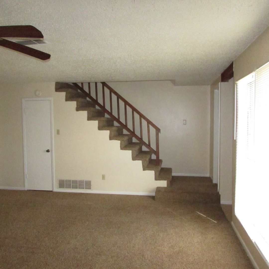 Building Photo - 3008 Chaucer Dr
