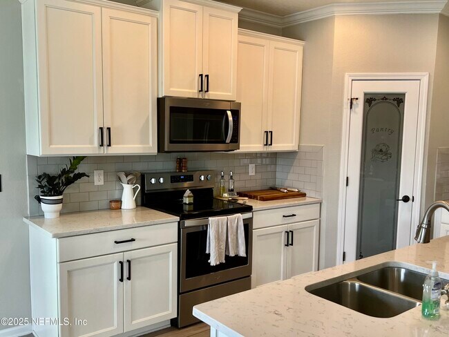 Building Photo - 11498 Red Koi Dr