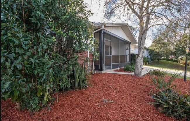 Building Photo - 209 S Lee St