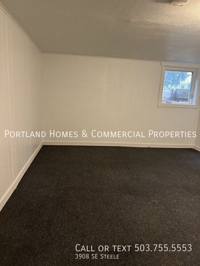 Building Photo - 3908 SE Steele-