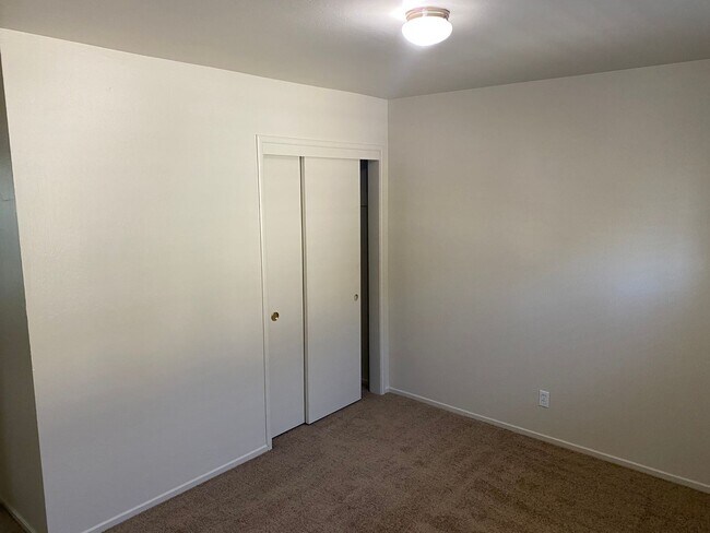Building Photo - 3 Bdrm/2 Bath Home Close to Downtown & Shopping-$500 Off 1st Month's Rent
