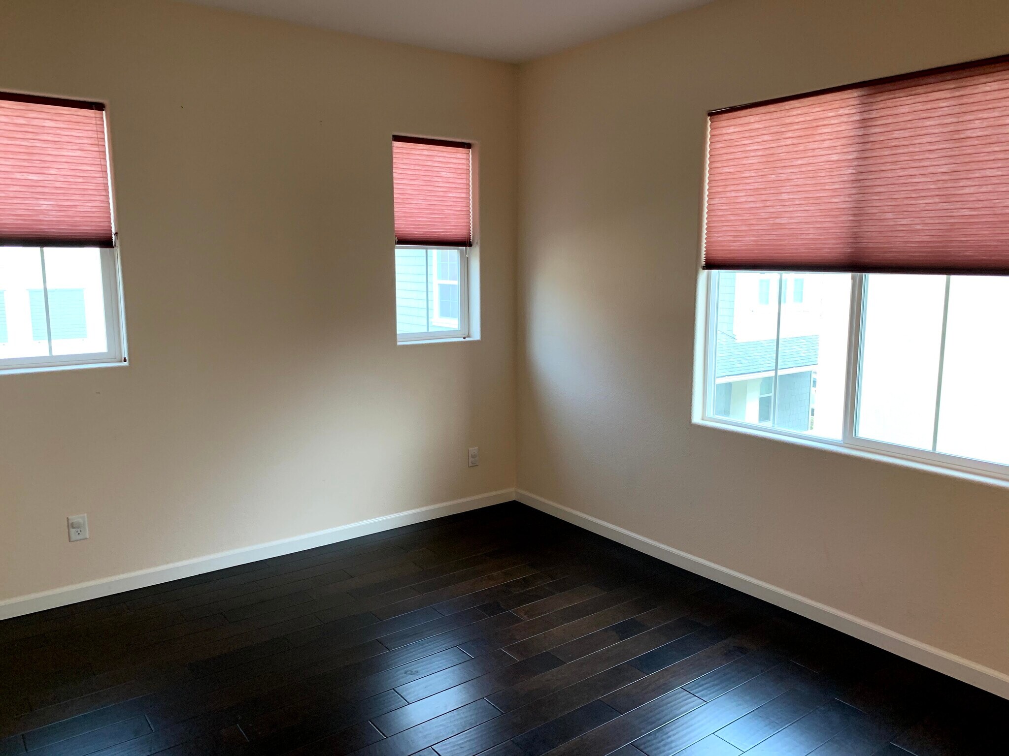 2nd Floor Deck - 5853 Flora Cmn