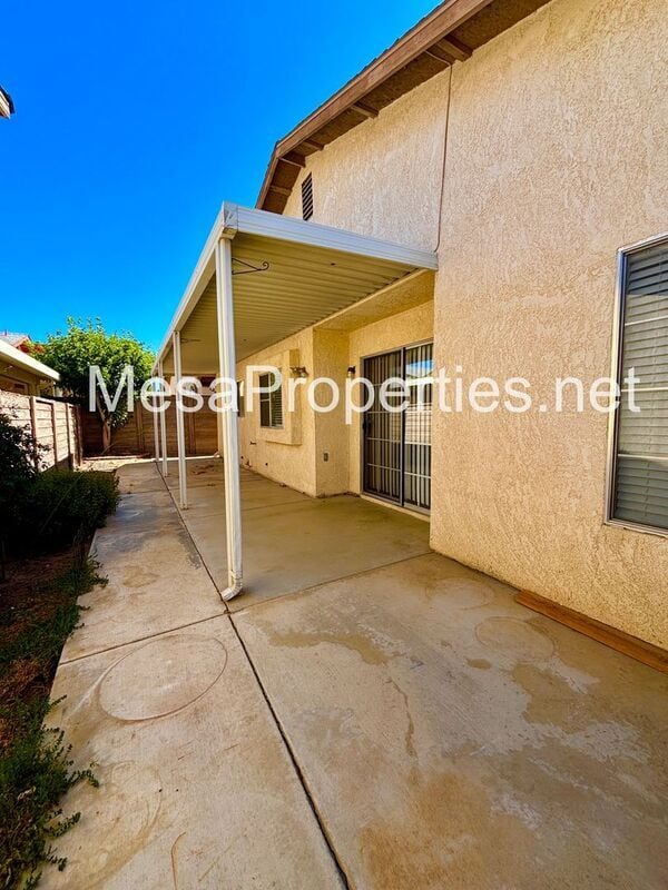 Building Photo - 15819 Cedarwood Pl