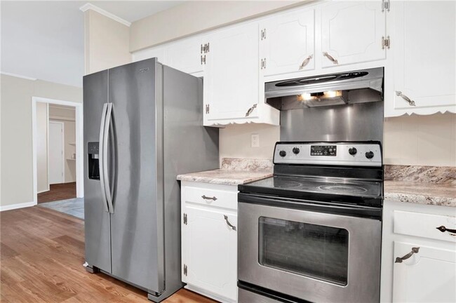 Building Photo - 6023 Lazy Ln