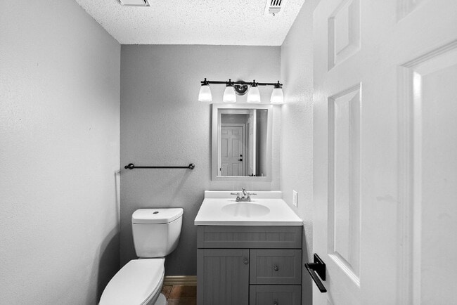 Building Photo - Spacious 4-Bedroom Rental in Autumn Ridge ...