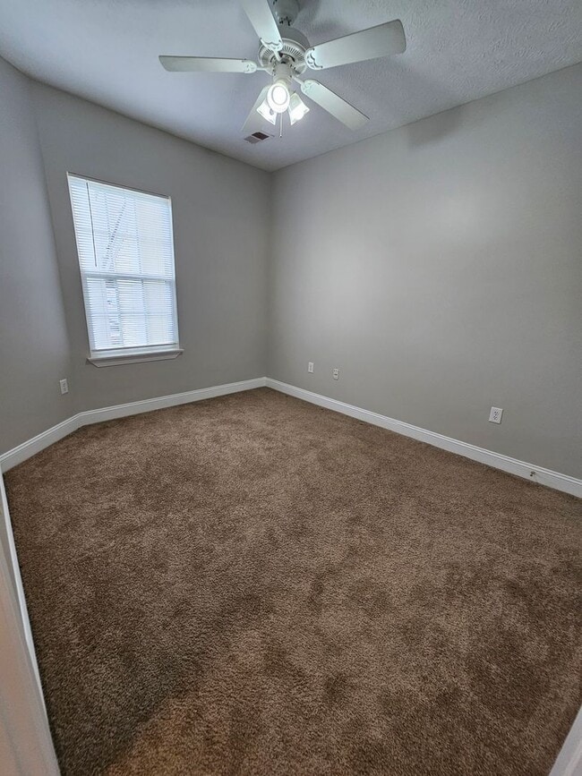 Building Photo - Fountain Pointe 3 bed 2 bath