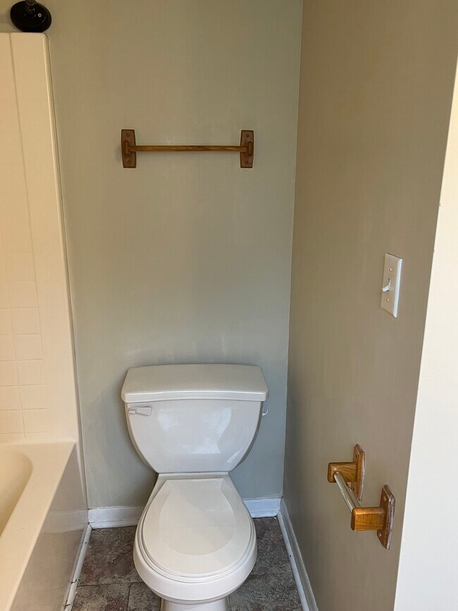 Building Photo - 341 W Main St