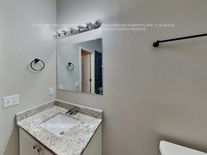 Building Photo - 3823 Dyanna Dr