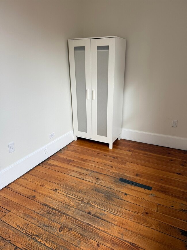 Building Photo - 664 Palisade Ave