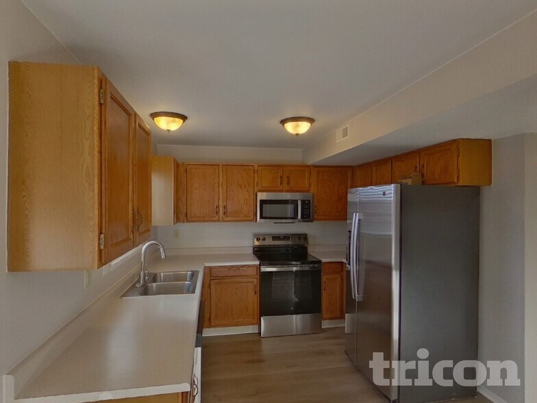 Building Photo - 8175 Camfield Cir