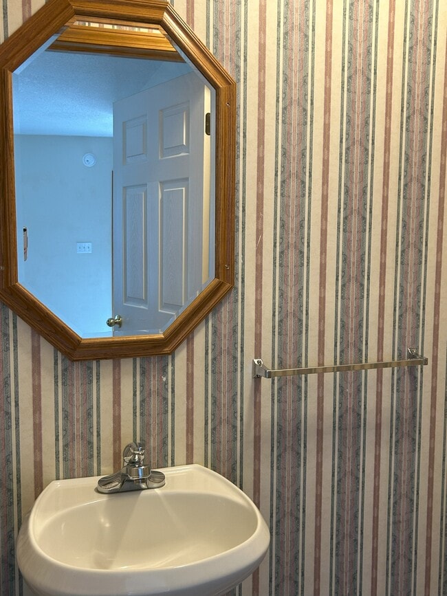 Building Photo - 836 Stonegate Ct