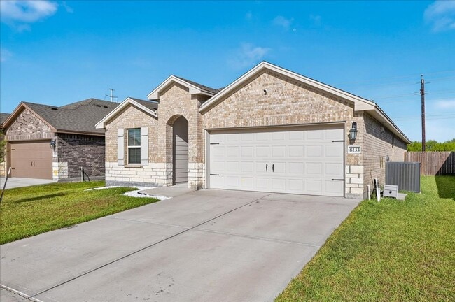 Building Photo - 8133 Cattlemen Dr