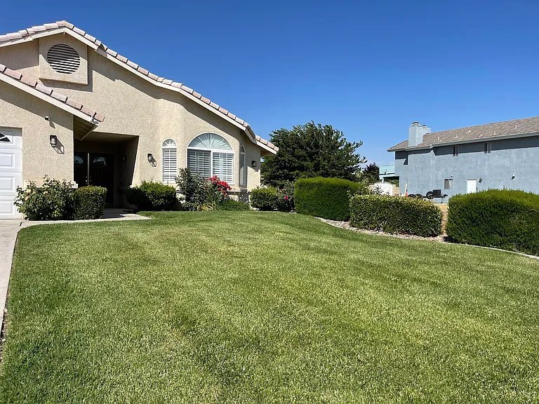 Building Photo - 18120 Lakeview Dr