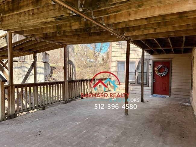 Building Photo - 402 N Fredericksburg St