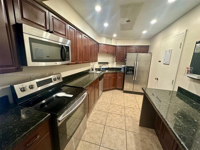 Building Photo - 3000 E Sunrise Blvd