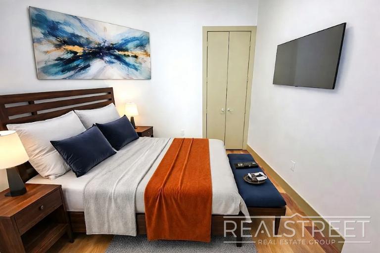 Building Photo - Central Avenue