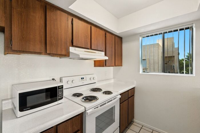 Building Photo - 1201 S McClintock Dr