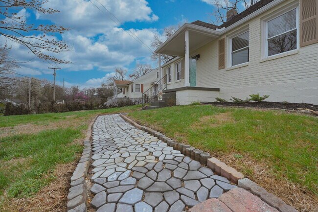 Building Photo - Renovated East Nashville Home | 3BR + Washer/Dryer + Off-Street Parking