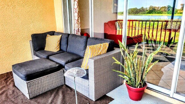 Building Photo - ANNUAL UNFURNISHED 2 bed 2 bath ground floor water front condo in Bradenton