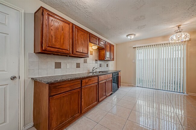 Building Photo - 1490 Hunters Park Dr