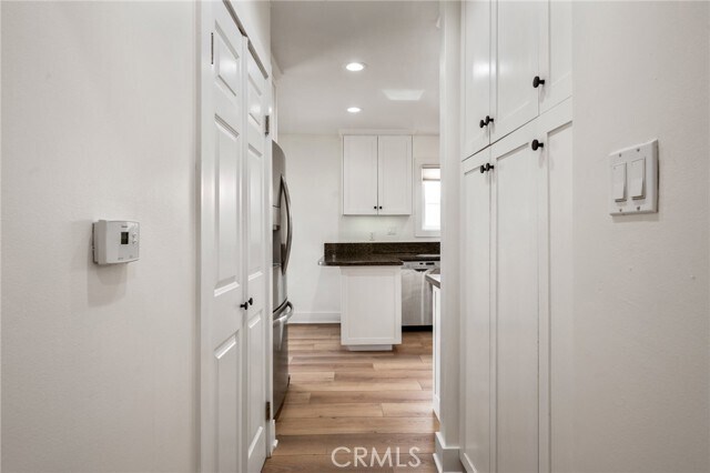 Building Photo - 413 N Paulina Ave